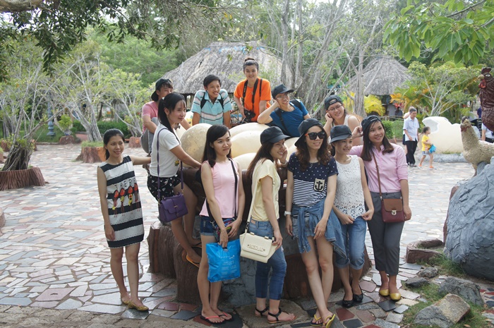 CVC VIETNAM ORGANIZES EXTERNAL TOURISM FOR COMPANY EMPLOYEES ON THE OCCASION OF 2015 – UNITY TO SUSTAINABLE