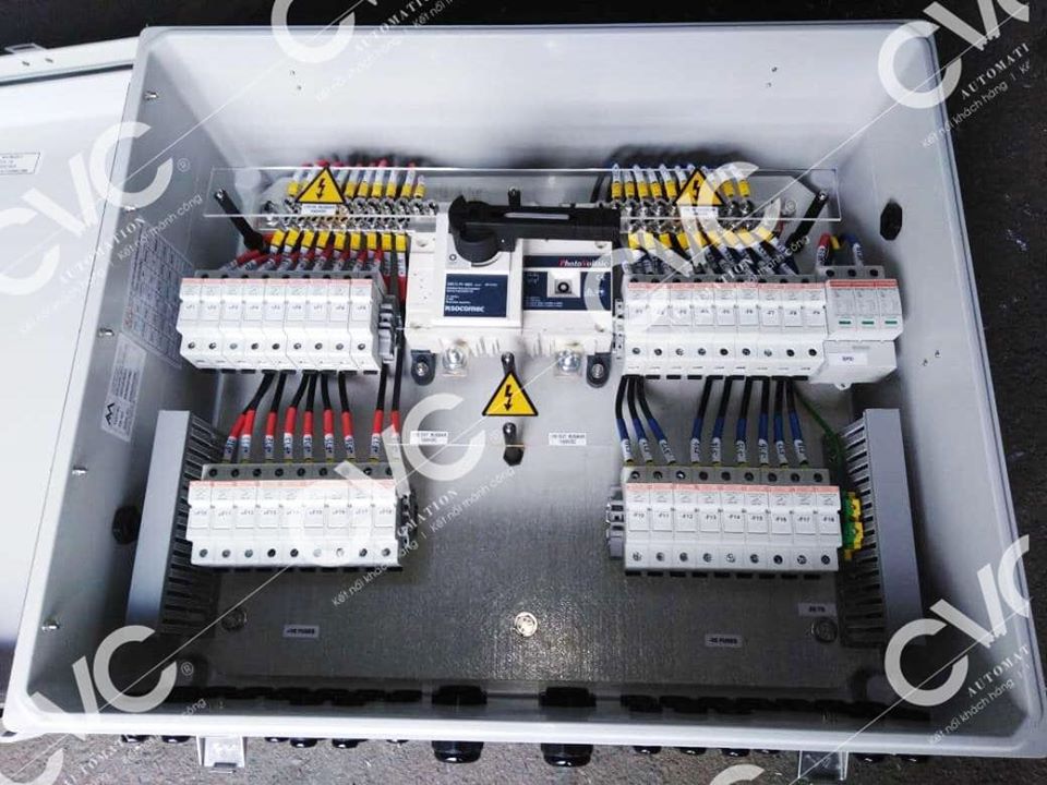 COMBINER BOX 1000VDC 18 STRINGS CHO CHO HỆ THỐNG SOLAR ÁP MÁI NHÀ XƯỞNG